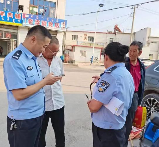 新澳门2025今晚开什么和35岁民警因公牺牲与35岁民警因公牺牲 送别现场妻子震撼举动令人心 如刀割